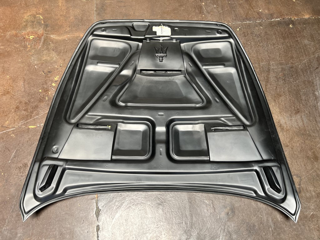 Capó MC / Trofeo Sport para Maserati GranTurismo (2008-2019)
