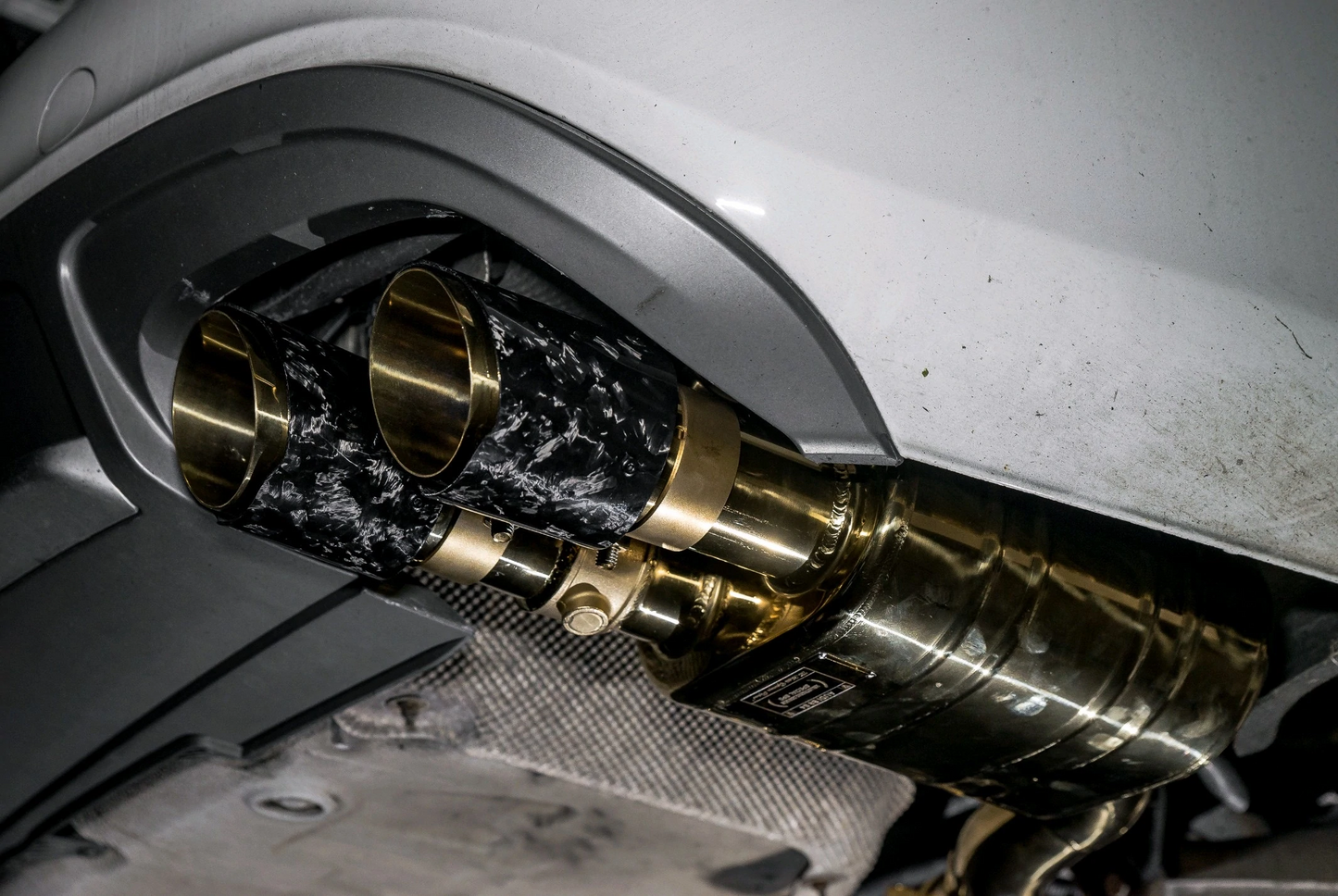 Sistema de escape deportivo con válvulas para Audi B8 / B8.5 S4 / S5