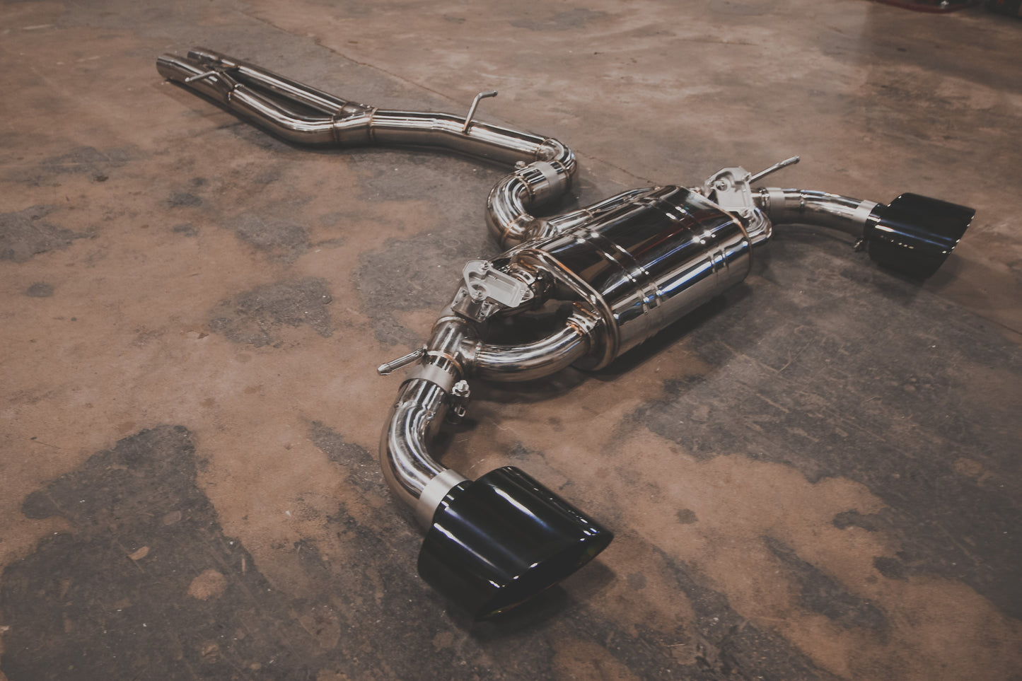 Sistema de escape deportivo con válvulas Audi TTRS MK3
